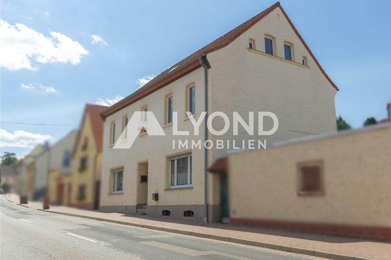 Zweifamilienhaus in Hecklingen mit Garten, Nebengebäude und großem Potenzial!